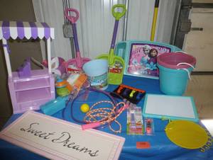 lot 100 image: Girls Snow shovels, jump ropes, sand pails, frozen tray, food stand, pez etc