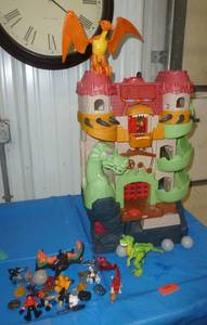 lot 101 image: 3 ft tall dragon castle