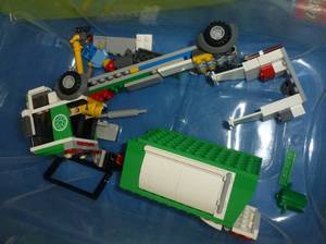 lot 105 image: Lego 4432 garbage truck