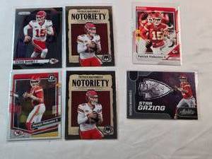 lot 89 image: Lot of 6 Nice Patrick Mahomes Cards - Notoriety, Stargazing, Optic, Prizm