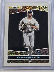 lot 249 image: Ken Griffey Jr. Topps Black Gold #33 - Seattle Mariners Baseball Card