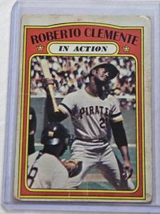 lot 381 image: Roberto Clemente 1972 Topps In Action #310 - Pittsburgh Pirates Vintage Baseball Card