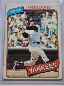 lot 423 image: Reggie Jackson 1980 Topps #600 - New York Yankees Vintage Baseball Card