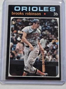 lot 449 image: Brooks Robinson 1971 Topps #300 - Baltimore Orioles Vintage Baseball Card