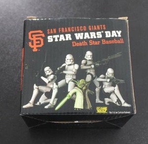 lot 121 image: 2015 Cincinnati Reds Star Wars Yoda Bobblehead