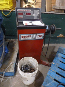 lot 10 image: Coats 700 Solid State Wheel Balancer