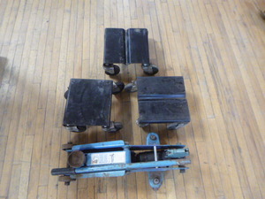 lot 18 image: Floor Jack and Shop Dollies