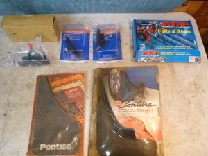 lot 26 image: Automotive Accessories