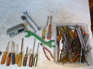 lot 32 image: Garage Tools