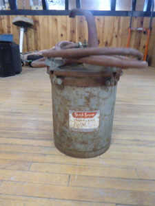 lot 44 image: Speedy Sprayer Steel Paint Tank