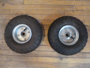 lot 47 image: 2 Tires of Rims