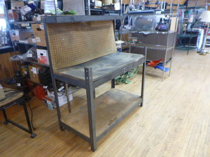 lot 68 image: Work Bench