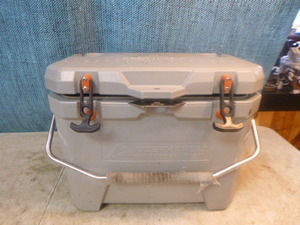 lot 74 image: Ozark Trail Heavy Duty Cooler