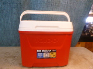 lot 75 image: Igloo Laguna 28 Quart Cooler