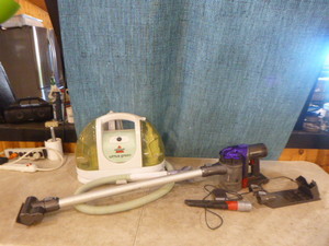 lot 80 image: Stick Vacuum and Carpet Cleaner
