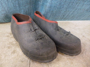 lot 82 image: Mens Servus Rubber Overshoes