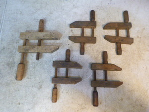 lot 97 image: 5 Vintage Wooden Hand Screw Clamps