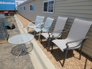 lot 112 image: Patio Furniture