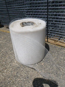 lot 113 image: Roll of Plastic Netting
