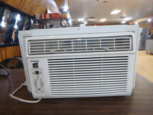 lot 116 image: Danby Window Air Conditioner