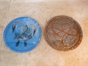 lot 128 image: 2 Handcrafted Resin Fishing and Infinity Heart Plaques