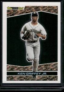 lot 270 image: Ken Griffey Jr.  1993 Topps Black Gold #33  Seattle Mariners Baseball Card