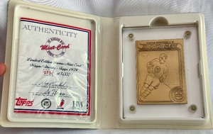 lot 57B image: Wayne Gretzky Limited Edition 5,000 Bronze Mint Rookie Hockey Card By Highland Mint