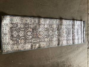 lot 63 image: Runner Rug Customer Returns See Pictures