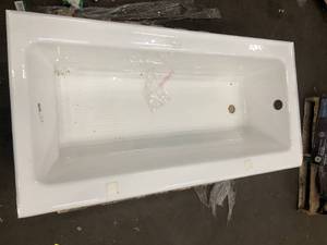 lot 66 image: Bath Tub  Customer Returns See Pictures