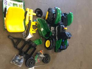 lot 8 image: Peg Perego 12V John Deere Ground Force Tractor with Trailer Powered Ride-On - Green Damaged  Customer Returns See Pictures