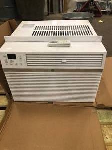 lot 39 image: GE 14,000 BTU 115-Volt Smart Window Air Conditioner with Remote in White Customer Returns See Pictures
