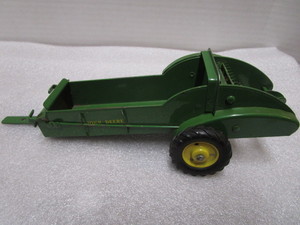 lot 8 image: John Deere Toy Manure Spreaders