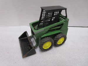 lot 19 image: John Deere Toy Skidster