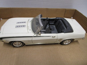 lot 26 image: Diecast Camaro SS