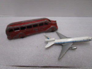 lot 29 image: Metal Masters Antique Toy Bus, Douglas DC-10 Toy Plane