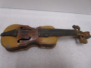 lot 31 image: Toy Violin 10L