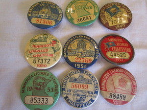 lot 39 image: MN Licensed Chauffer Pins 1947-1955