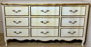 lot 140 image: Vintage 9 Drawer French Provincial Style Lowboy Dresser