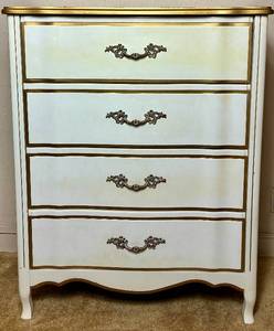 lot 139 image: Vintage French Provincial Style Dresser - 4 Drawers