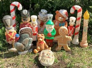lot 97 image: Vintage Holiday Blow Mold Yard Decorations