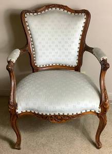 lot 118 image: Vintage Upholstered Louis XV Style Chair