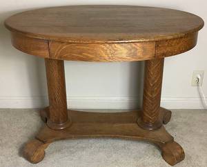 lot 115 image: Heirloom Line Gray Furniture Co. Antique Tiger Oak Library Table with Drawer