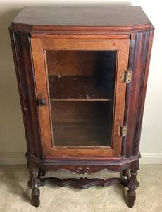 lot 121 image: Antique Display Cabinet with Two Shelves