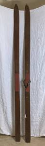 lot 125 image: Set of Vintage 82 Skis