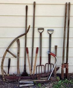 lot 93 image: Vintage Garden & Yard Tool Lot