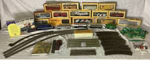 lot 112 image: Vintage Bachmann HO Scale Train Set with Cars In Original Boxes, Tracks and Accessories