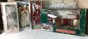 lot 164 image: Holiday Animated Figures