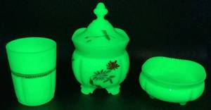 lot 133 image: Antique Tartentum Pomono Green Uranium Custard Glass Georgia Gem, Tumbler and Sauce Bowl