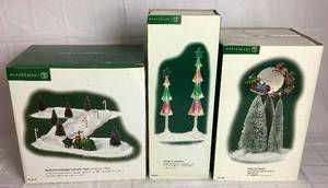 lot 291 image: Dept 56 Village Accessories - North Pole Collection