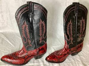 lot 23 image: Tony Lama Vintage Leather Cowboy Boots Size 9M